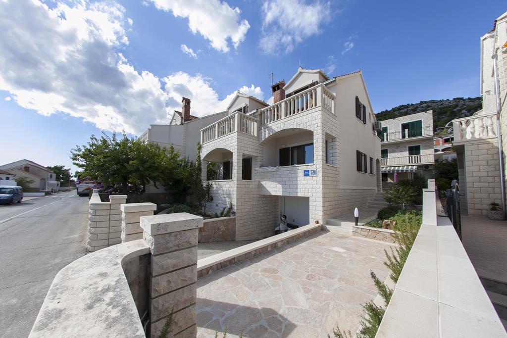 Apartments Benika Бол Экстерьер фото