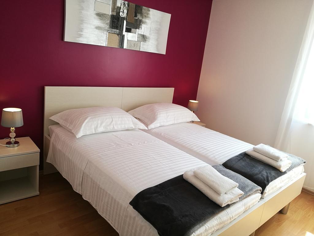 Apartments Benika Бол Экстерьер фото