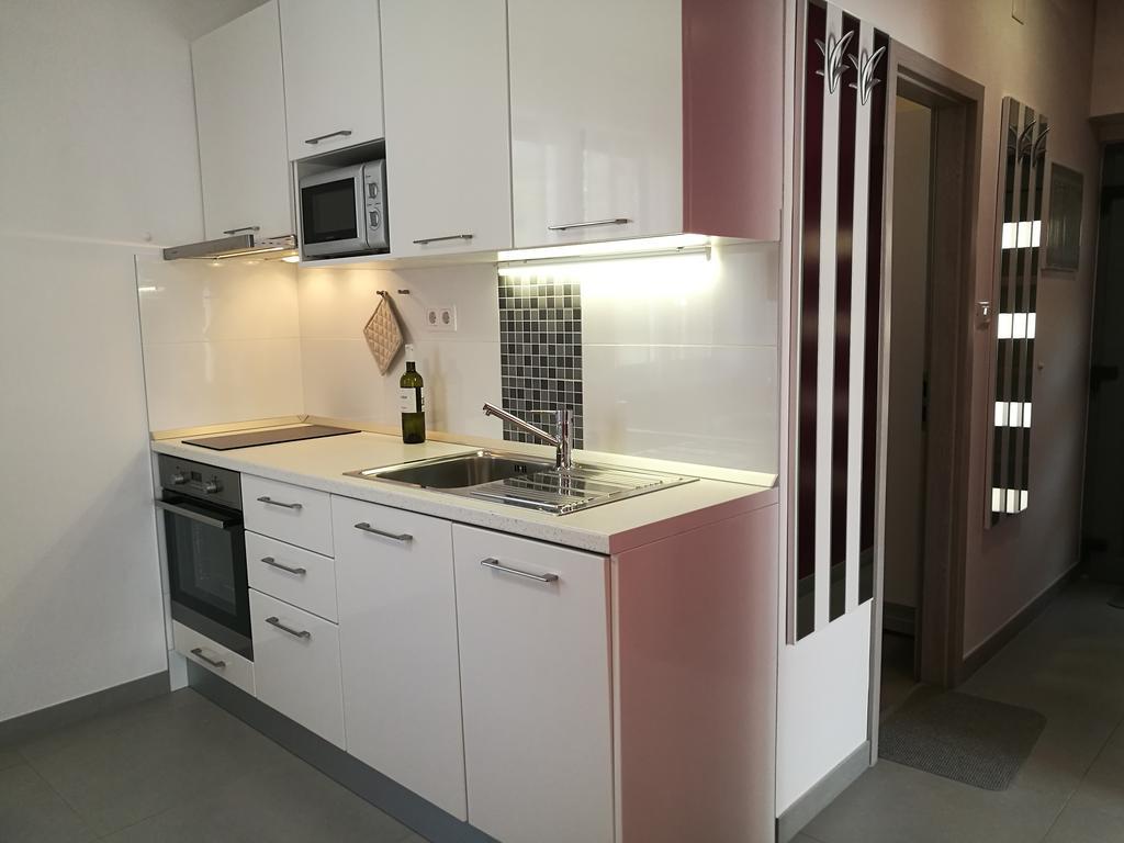 Apartments Benika Бол Экстерьер фото
